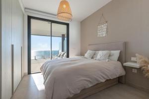 a bedroom with a bed with a view of the ocean at Begoña Sea View in Fuengirola