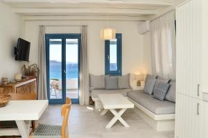 a living room with a couch and a table at Sohoro in Koufonisia
