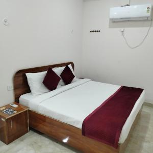 Gallery image of Hotel royal town in Agra +6 photos
