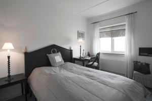 Postel nebo postele na pokoji v ubytování Hotel Fredensborg Store Kro