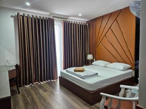 Postel nebo postele na pokoji v ubytování Nhà Nghỉ Ruby Hotel - KĐT Dương Nội Geleximco
