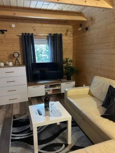 Posedenie v ubytovaní Jagoda