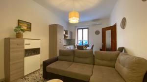 Χώρος καθιστικού στο Elegant three room apartment in Porto Torres