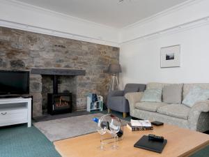 Posezení v ubytování Grade 2 Listed Spacious Town House in Beaumaris - Pass the keys + 41 fotografií