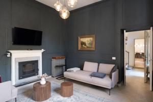 a living room with a couch and a fireplace at Casa Felice - Villa con Giardino in Centro in Verbania