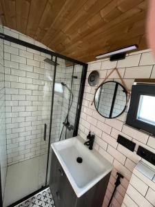 Koupelna v ubytování VAGONBublava + 6 fotografií