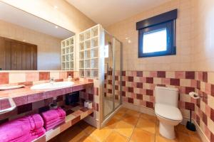 Kúpeľňa v ubytovaní CASA RURAL MIRALTAJO + 28 fotografií