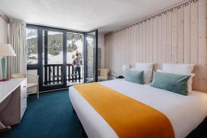 Postel nebo postele na pokoji v ubytování Lake Hotel Courchevel 1850