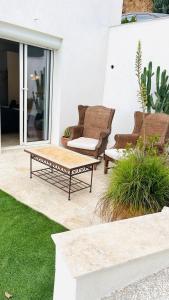 Villa Cacharelle Vue Mer Piscine外面的花园