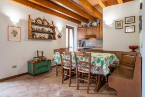 a kitchen with a table and chairs in a room at La casa di Sophia - vicino alle piste da sci in Ponte di Legno