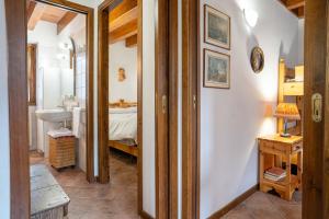 a bathroom with a sink and a bed in a room at La casa di Sophia - vicino alle piste da sci in Ponte di Legno