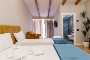 Voodi või voodid majutusasutuse Golemi Lux Hotel toas