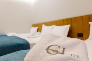 Voodi või voodid majutusasutuse Golemi Lux Hotel toas