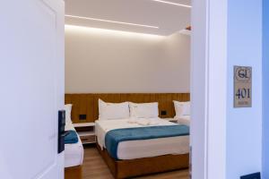 Voodi või voodid majutusasutuse Golemi Lux Hotel toas