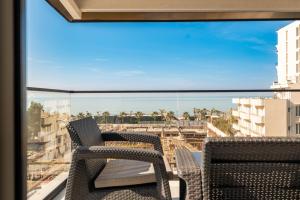 Rõdu või terrass majutusasutuses Golemi Lux Hotel