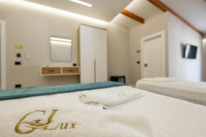 Voodi või voodid majutusasutuse Golemi Lux Hotel toas