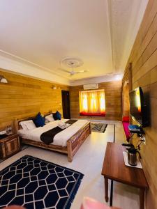 Postel nebo postele na pokoji v ubytování Garh Villa Jaisalmer + 37 fotografií