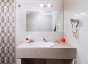 Koupelna v ubytování Eva Marina Hotel