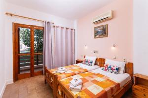 Postel nebo postele na pokoji v ubytování Eva Marina Hotel