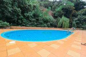 Bazén v ubytování Virgo Batik Resort Teluk Batik Lumut nebo v jeho okolí