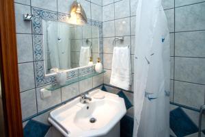a bathroom with a sink and a mirror at Azure Bay Villa by RentalsPro - Neos Marmaras Halkidiki in Paradisos