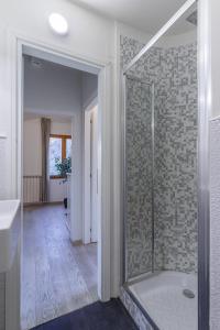 a bathroom with a walk in shower and a sink at Charming Apartment 18 min da Firenze in Prato