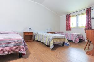 a bedroom with two beds and a window at Affittacamere Dormire Caldi in Trichiana