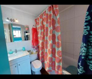 Bilik mandi di cómoda casa familiar