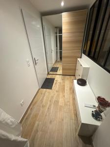 Postel nebo postele na pokoji v ubytování Quiet accommodation near train station