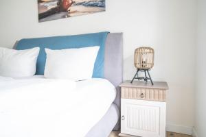 En eller flere senge i et værelse på Strandhaus Zingst Apartment 04