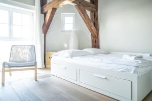 Ένα ή περισσότερα κρεβάτια σε δωμάτιο στο Darßer Mühle