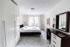 Katil atau katil-katil dalam bilik di Great 2BR flat in the old town - Niederdorf