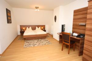 Postel nebo postele na pokoji v ubytování Hotel Landgasthof Euringer