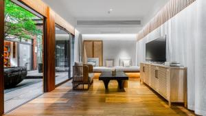 TV a/nebo společenská místnost v ubytování Ancient Charm Inn Chengdu