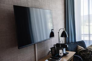 TV a/nebo společenská místnost v ubytování Sundvolden Hotel