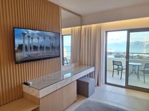 TV a/nebo společenská místnost v ubytování Kos Palace
