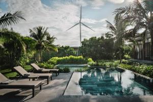 Hồ bơi trong/gần The Ocean Resort by Fusion Quy Nhon