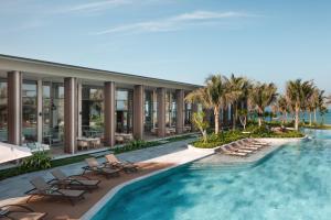 Hồ bơi trong/gần The Ocean Resort by Fusion Quy Nhon