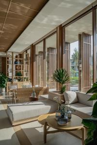 Khu vực ghế ngồi tại The Ocean Resort by Fusion Quy Nhon