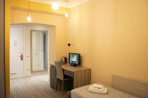 a room with a desk with a computer on it at ALBERGO LOCANDA DIANA in Genoa
