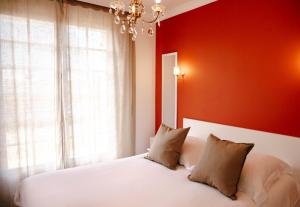 Ένα ή περισσότερα κρεβάτια σε δωμάτιο στο Maison pour 6 en bord de mer à Plouneour Trez