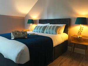 Ένα ή περισσότερα κρεβάτια σε δωμάτιο στο Titanic Guest 4 Star Boutique- Tourism NI certified- Free parking