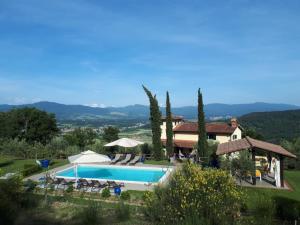 Bazén v ubytovaní Podere La Casina alebo v jeho blízkosti