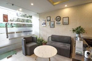 Area soggiorno di The Bunkk Inn Hotel & Restaurant