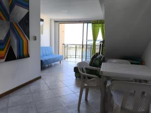 a living room with a table and chairs and a couch at Edificio el Penon espectacular vistaa 1503b in Santa Marta