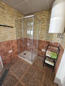 a bathroom with a shower with a glass door at Villa Alma in Coslada +7 photos