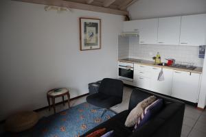Köök või kööginurk majutusasutuses Bright studio with panoramic view of Valle Verzasc