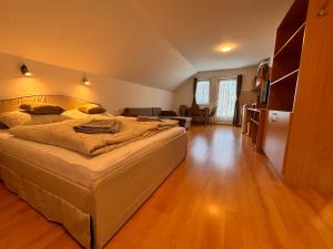 Postel nebo postele na pokoji v ubytování Akácfa B&B