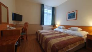 Postel nebo postele na pokoji v ubytování Hotel Baross