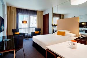 Postel nebo postele na pokoji v ubytování Centro Capital Doha - By Rotana
